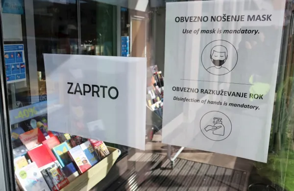  Knjigarne so morale zapreti vrata, knjižnice pa se ne predajo.  