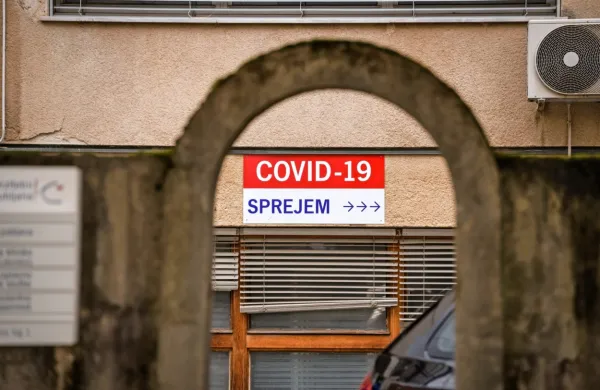 V četrtek na novo potrjenih 1798 okužb, na Primorskem 69