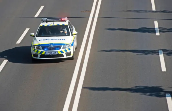 Po primorski avtocesti kar 215 kilometrov na uro