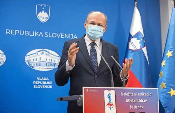 Učenci osnovnih šol bodo tudi prihodnji teden imeli počitnice, 
aktivnosti v srednjih šolah in visokošolskih zavodih bodo potekale 
na daljavo, vrtci pa bodo še naprej delovali omejeno, je  napovedal 
vladni govorec za covid-19 Jelko Kacin. 