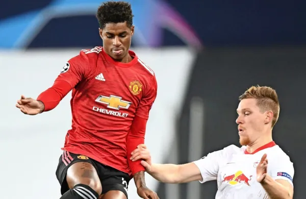 Hitri napadalec Manchester Uniteda Marcus Rashford (levo), ki je 
odigral le sklepne pol ure dvoboja, je s tremi zadetki potopil 
Leipzig Kevina Kampla.