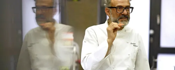 Italijanski kuharski mojster Massimo Bottura iz Modene je na 
premierja Carla Conteja naslovil odmevno odprto pismo, v 
katerem izpostavlja, da sta gostoljubje in gostinstvo temelja 
sodobne Italije.