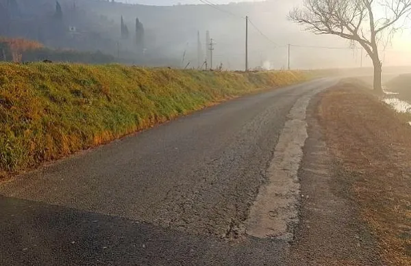 Občina Piran bo preplastila tudi 380 metrov cestišča na lokalni 
cesti v Lonzanu v Sečovljah.