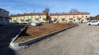 Soseska vrstnih hiš na obrobju Divače naj bi vendarle zaživela. 
Trenutno urejajo okolico in dovoze. 
