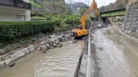 Do poletja bodo uredili še zadnji, najzahtevnejši odsek ceste skozi 
Podbrdo.