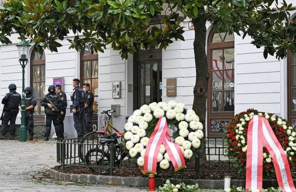 V Avstriji do četrtka velja tridnevno žalovanje, včeraj so se žrtvam 
poklonili z minuto molka. 