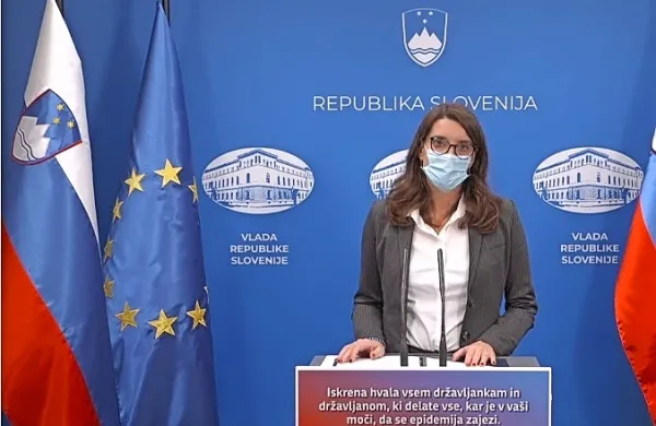 Ministrica Simona Kustec 