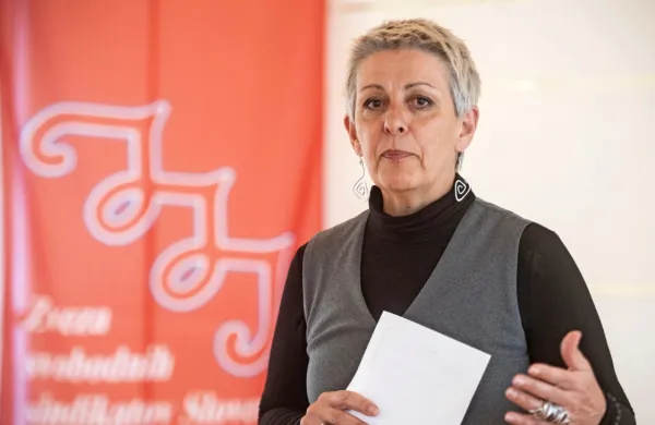 Predsednica Zveze svobodnih sindikatov Slovenije Lidija Jerkič 
ostro nasprotuje morebitni zamrznitvi minimalne plače. 