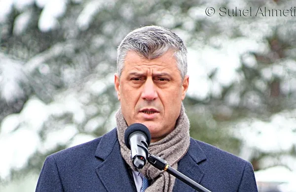 Predsednik Kosova Hashim Thaci je danes potrdil, da je posebno 
sodišče za vojne zločine na Kosovu v Haagu potrdilo obtožnico 
proti njemu zaradi vojnih zločinov med konfliktom na Kosovu v 
letih 1998-1999.