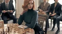 Anya Taylor-Joy blesti kot genialna in zelo elegantna igralka 
šaha.