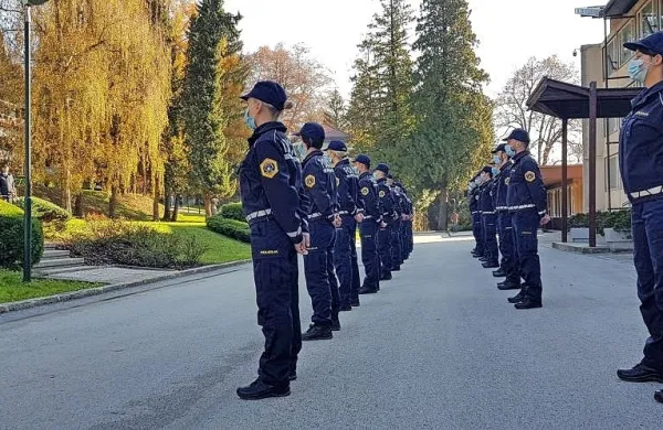 V petek je priseglo 20 novih  policistk in policistov nadzornikov 
državne meje. 