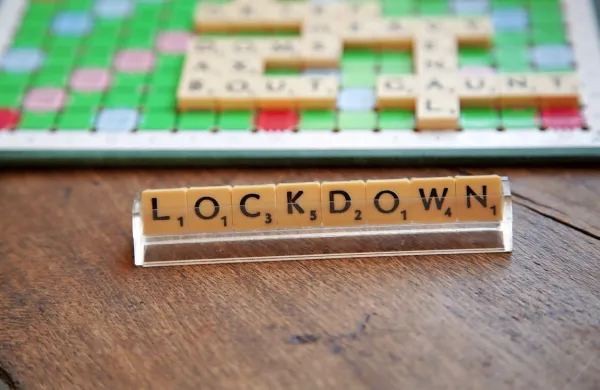 Collinsov slovar za besedo leta izbral &ldquo;lockdown&rdquo;