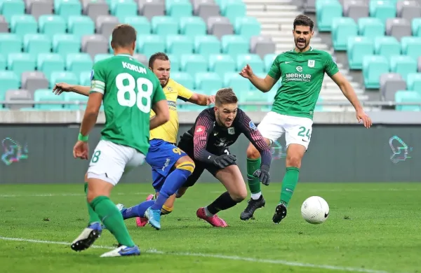 Idrijčan v vratih Olimpije Žiga Frelih je bil v soboto dvakrat 
nemočen.