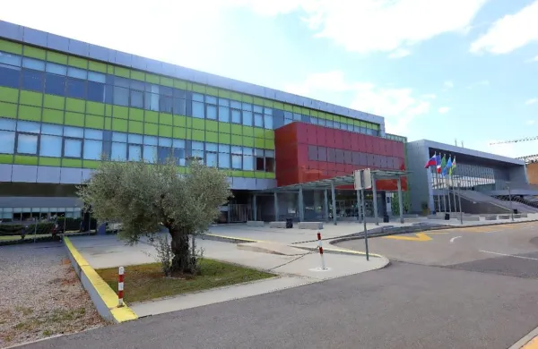 Brezplačen obrok za dijake bo v času izobraževanja na daljavo 
pripravljala Osnovna šola Koper.