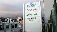 Podjetje Komus, ki ima sedež v poslovni coni na Jeršicah, je kljub 
težkim časom po izgubi koncesije preživelo in posluje naprej.