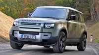 Defender je v novi generaciji izdelan na aluminijasti samonosni 
konstrukciji D7x, ki je po navedbah Land Roverja do trikrat trša od 
klasičnih okvirjev.