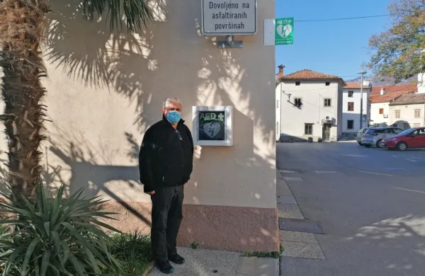 Defibrilator na  Cankarjevem trgu