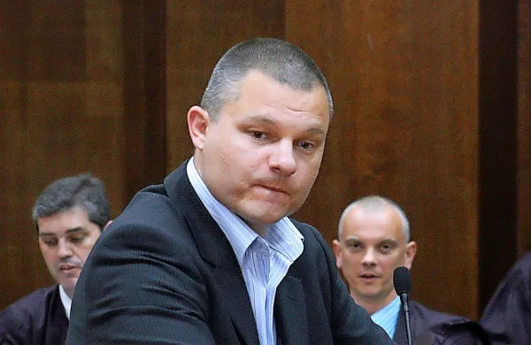 Delovno sodišče je v drugem odločanju razsodilo v prid Darku 
Muženiču in na njegov predlog potrdilo začasno odredbo, da se 
zadrži izbira kandidata za direktorja Nacionalnega preiskovalnega 
urada (NPU).