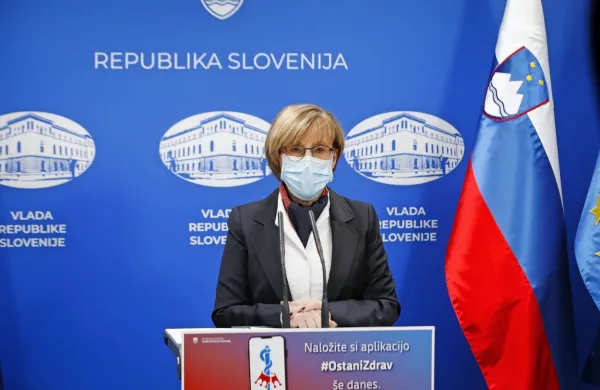  Predstojnica Kliničnega inštituta za medicino dela, prometa in 
športa Metoda Dodič Fikfak
