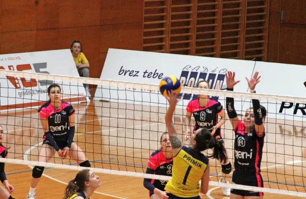 Na zadnji medsebojni prvenstveni tekmi v marcu je Gen-I Volley 
gladko premagal  Koprčanke.