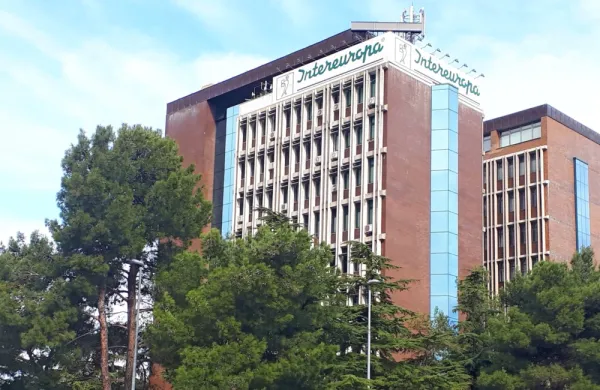 Dobiček se je v primerjalnem obdobju znižal za 42 odstotkov na 
2,4 milijona evrov. Razlog za nižje rezultate je epidemija covida-19.