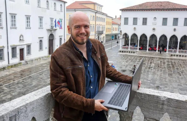 Marko Grgurovič si želi, da bi njegovo podjetje Triternion, ki je 
doslej delovalo predvsem prek spletnega mreženja enajstih 
igričarskih mojstrov z vseh koncev sveta, pognalo korenine v 
Sloveniji.