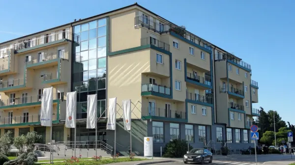V Centru za starejše občane Lucija včeraj ni bilo novih okužb, je pa 
za covid-19 umrla oskrbovanka, ki je bila doslej edina hospitalizirana ter je trpela za še nekaj kroničnimi boleznimi. 