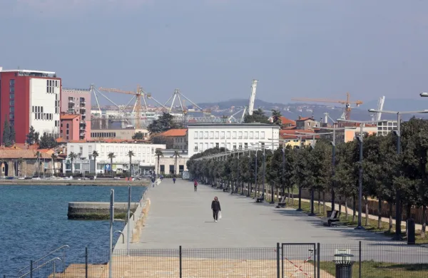 Zaustavitev trgovanja z nepremičninami ni vplivala na njihove cene