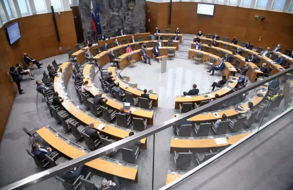 Mors: Po pridobljenem pravnem mnenju bi bil referendum o zakonu o investicijah v SV ustavno nedopusten