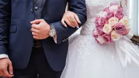 Pri sklenitvi zakonske zveze je v trenutnih razmerah lahko poleg 
para prisoten le še matičar.