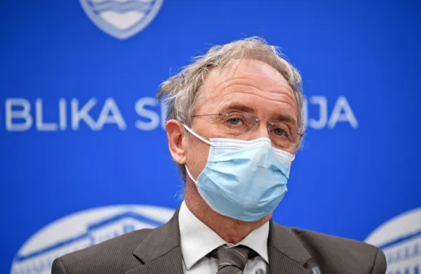 Komisija za preprečevanje korupcije (KPK) je v primeru nakupa 
zemljišča v slovenski Istri s strani Aleša Hojsa uvedla predhodni 
preizkus obstoja korupcijskih tveganj in morebitnih kršitev zakona o integriteti in preprečevanju korupcije.