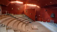 Do konca leta bodo temeljito prenovili prireditveno dvorano v 
Krpanovem domu. 