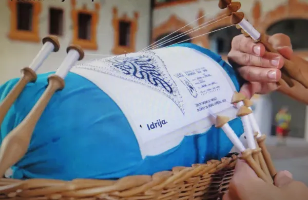 Destinacija Idrija je dobila odlično grafično podobo, manjkajo samo še turisti.