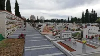 Del ob stenskih žarnih grobovih so pred dnevi  na novo tlakovali in 
predvideli  100 novih niš.