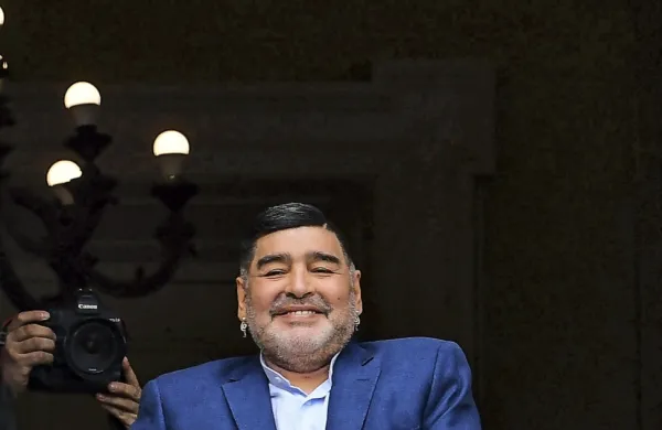 Maradona umrl zaradi pljučnega edema, pogreb danes v predmestju Buenos Airesa