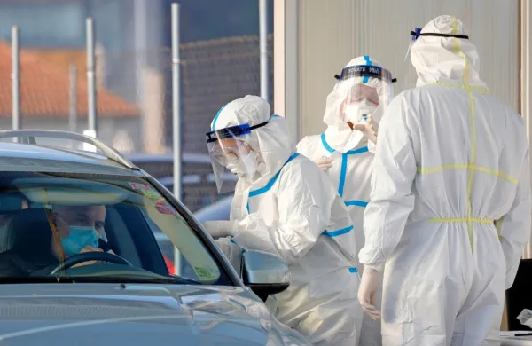 Hrvaška vlada je napovedala, da bodo na današnji seji objavili še 
ostrejše epidemiološke ukrepe. Neuradno naj bi do božiča zaprli 
vse gostinske objekte in stavnice ter prepovedali poroke in 
sejme.