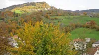Občini sta se sporazumeli, da bi se čez Kladje prometno povzpeli 
po južni strani, po daljši, a blažje vzpenjajoči se novi cesti.