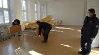 Ker so domačini prostovoljno zelo hitro izpraznili in počistili 
kulturni dom v Slavini, so člani CZ lahko v njem pravočasno 
vzpostavili rdečo cono. 