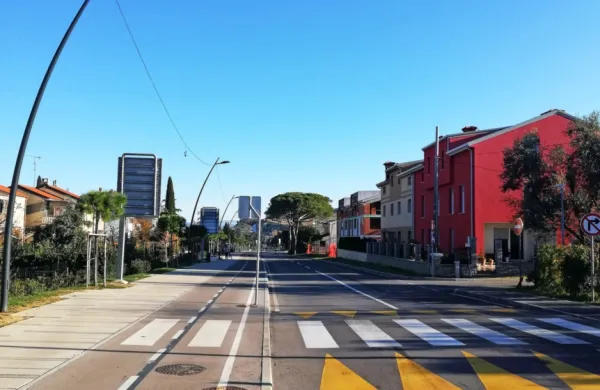 Praznične lučke bodo letos zasvetile tudi na Prešernovi cesti.    