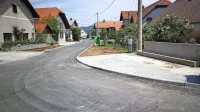 Pivška občina v tem mandatu nadaljuje z več infrastrukturnimi projekti, med katerimi  je obnova vodovoda  in 
komunalno opremljanje po nekaterih vaseh (na fotografiji Selce, kjer so z deli končali že poleti).