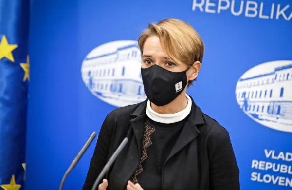 Vlada je danes razrešila državno sekretarko na ministrstvu za 
zdravje Tino Bregant.