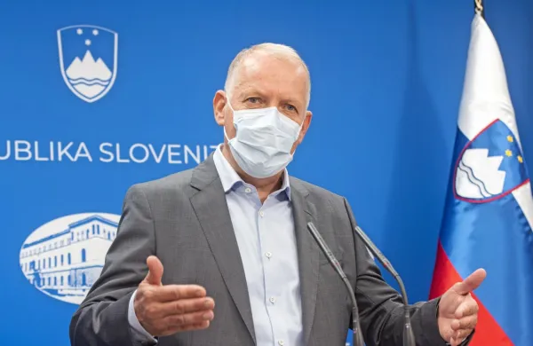 Matjaž Jereb,  vodja oddelka intenzivne terapije infekcijske klinike 
UKC Ljubljana