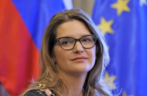 V.d. direktorja Jaka je vlada imenovala po tem, ko je 12. novembra 
s položaja direktorice razrešila Renato Zamida.