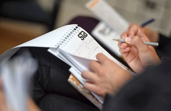 Čeprav zaustavitev financiranja s strani Ukoma ogroža njihovo 
poslovno stabilnost, na  STA poudarjajo, da bodo, dokler bodo 
lahko, nadaljevali s svojim poslanstvom.