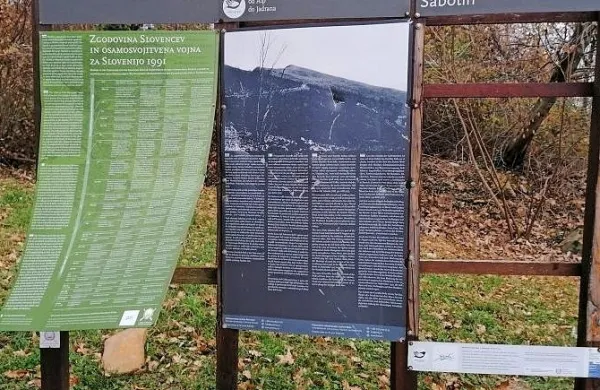 Vandali po&scaron;kodovali table