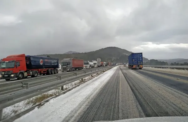 Tovornjake preusmerjajo na kozinsko bencinsko postajališče v 
smeri proti Ljubljani.