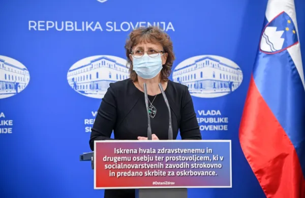 Namestnica predstojnika Centra za nalezljive bolezni na NIJZ 
Nuška Čakš Jager