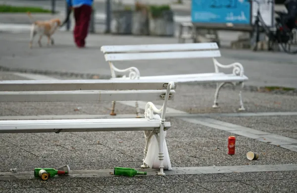 Iz osebnega prevzema blaga in hrane na prevzemnih mestih sta  
izvzeti alkohol in alkoholne pijače.