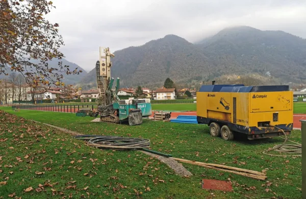 Novembra so z dvema vrtinama prišli do vode 30 metrov globoko, 
s katero bodo oskrbovali športni park Brajda.