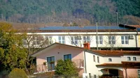 Sončna elektrarna na &scaron;oli za sedem hi&scaron;